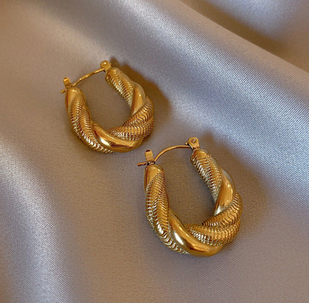 Luxurious Twist Design Ear Studs in 18K Gold Plated