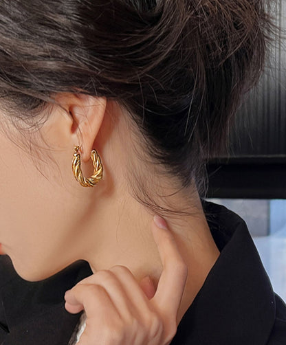 Luxurious Twist Design Ear Studs in 18K Gold Plated