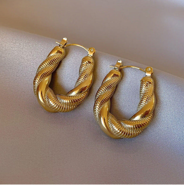 Luxurious Twist Design Ear Studs in 18K Gold Plated