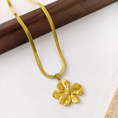 18K Gold-Plated Luxurious Flower Pendant Necklace